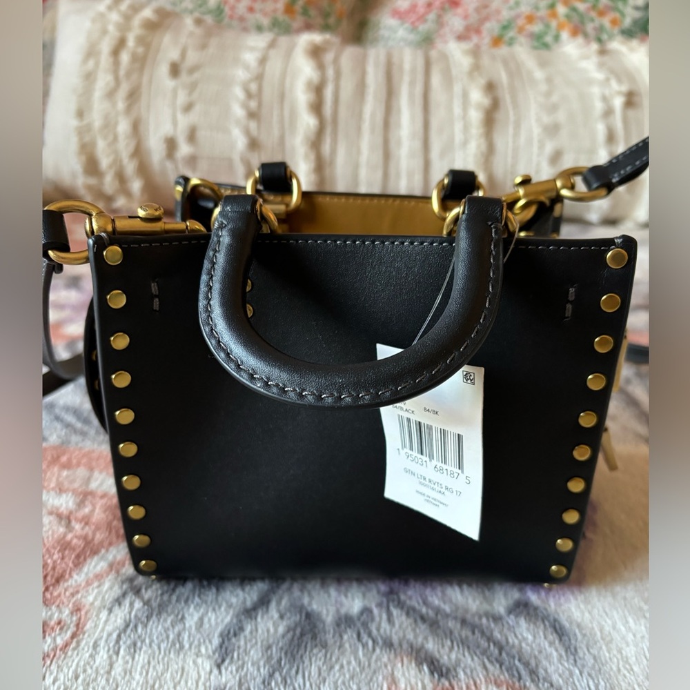 Nwt Coach rogue 17 rivet bag.